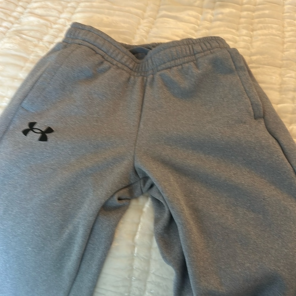 Boys Under Armour loose sweatpants